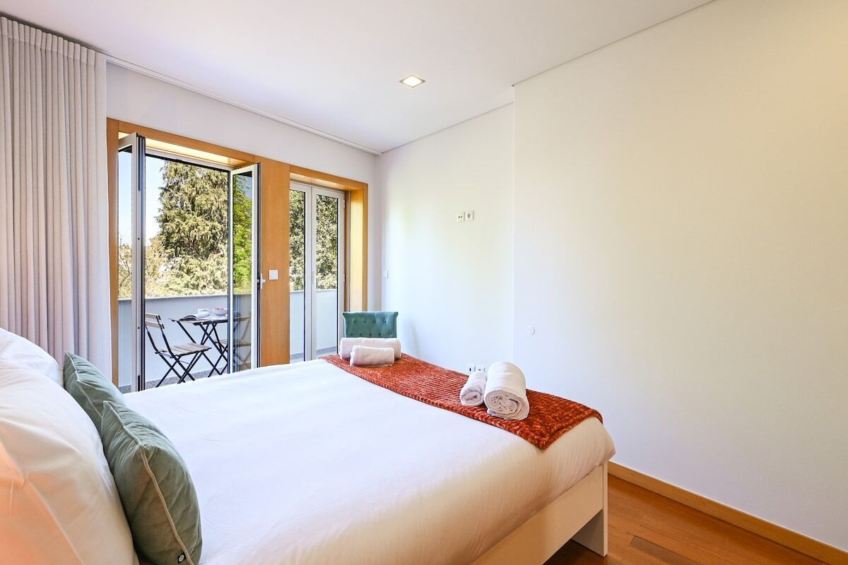 2 bedrooms, iron/ironing board, Internet, bed sheets