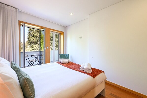 2 bedrooms, iron/ironing board, Internet, bed sheets