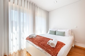 2 bedrooms, iron/ironing board, Internet, bed sheets
