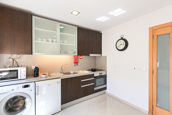 Fridge, microwave, oven, stovetop