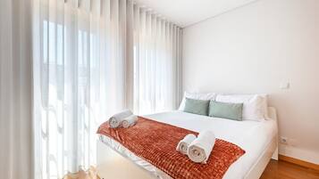 2 habitaciones, tabla de planchar con plancha, internet y ropa de cama