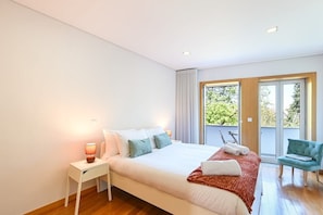 2 bedrooms, iron/ironing board, Internet, bed sheets
