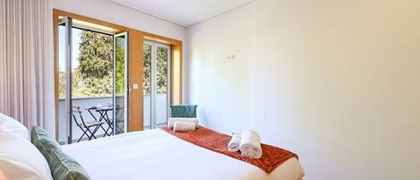 2 bedrooms, iron/ironing board, Internet, bed sheets
