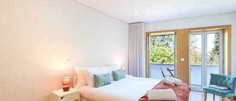 2 bedrooms, iron/ironing board, internet, bed sheets
