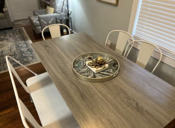 Dining - OWL’S NEST (Pensacola)