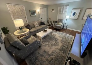 Living area - OWL’S NEST (Pensacola)