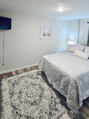 2 bedrooms, desk, iron/ironing board, WiFi