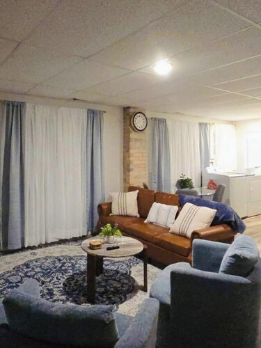 Enjoy the perfect blend of style and convenience in this apartment near Kings Daughters' Hospital and Marathon Gas. With easy access to dining, shopping, and entertainment, this apartment offers a comfortable and quiet retreat for all.