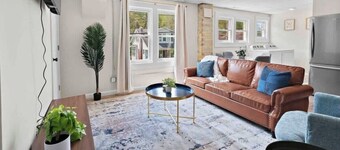 The Market Place Apartments by Nest and Bloom Suite 3 -5043
Modern