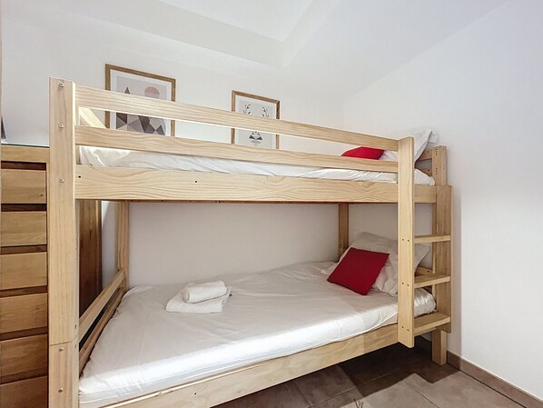 1 bedroom, free WiFi, bed sheets
