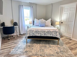 2 bedrooms, iron/ironing board, WiFi, bed sheets