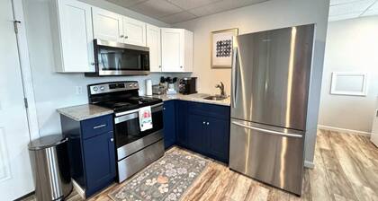 Enjoy the perfect blend of style and convenience in this apartment near Kings Daughters' Hospital and Marathon Gas. With easy access to dining, shopping, and entertainment, this apartment offers a comfortable and quiet retreat for all.