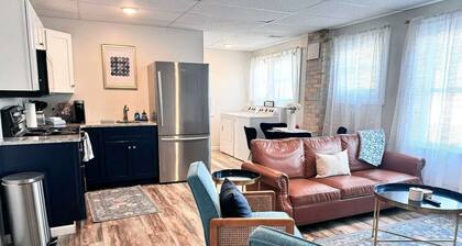 Enjoy the perfect blend of style and convenience in this apartment near Kings Daughters' Hospital and Marathon Gas. With easy access to dining, shopping, and entertainment, this apartment offers a comfortable and quiet retreat for all.