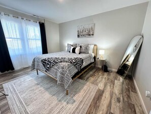 2 bedrooms, desk, iron/ironing board, WiFi
