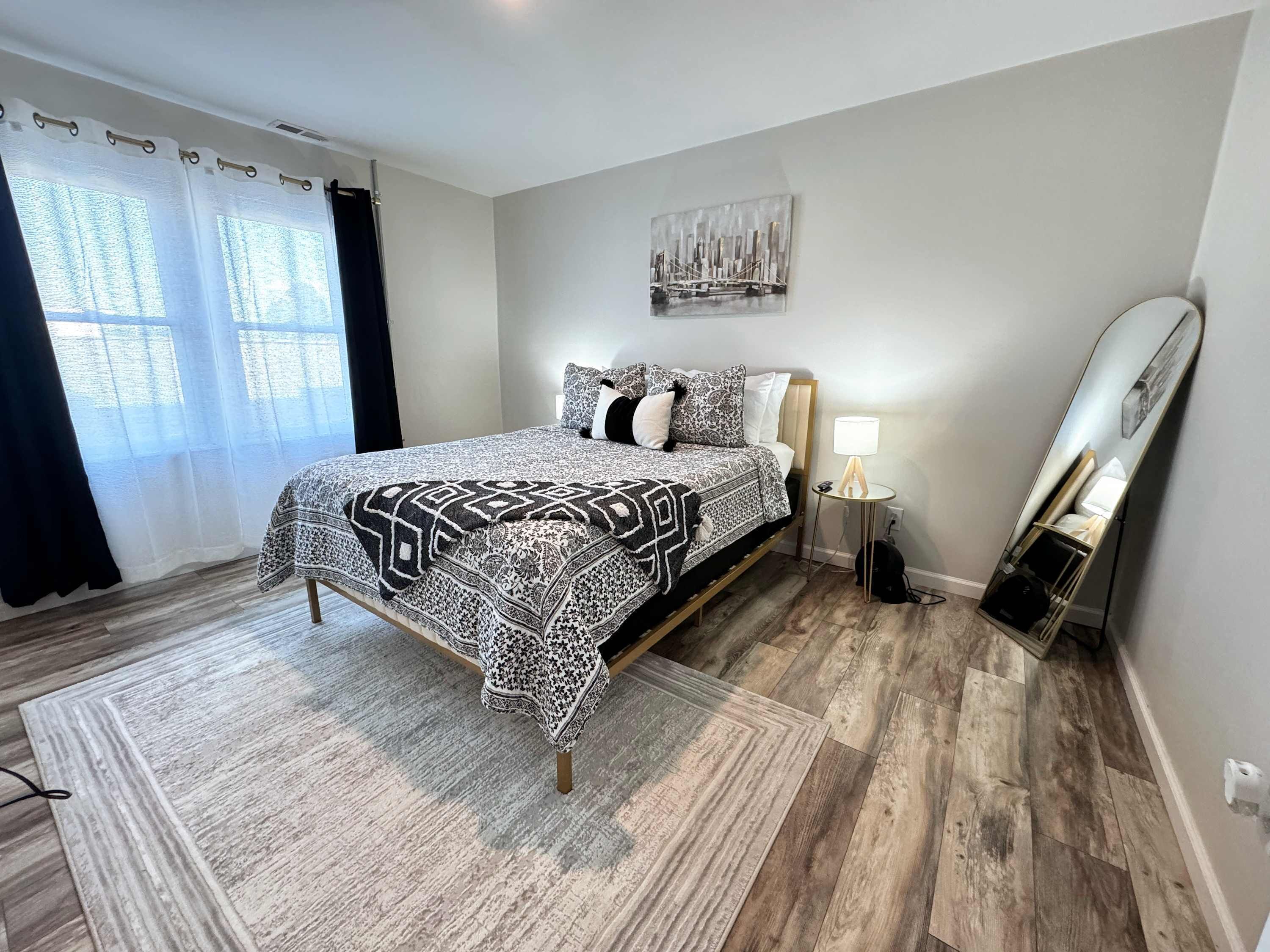 2 bedrooms, desk, iron/ironing board, WiFi