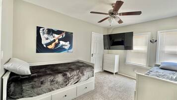 3 chambres, coffres-forts dans les chambres, bureau