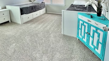3 habitaciones, caja de seguridad en la habitación y escritorio