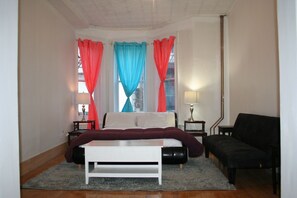 2 bedrooms, iron/ironing board, Internet, bed sheets