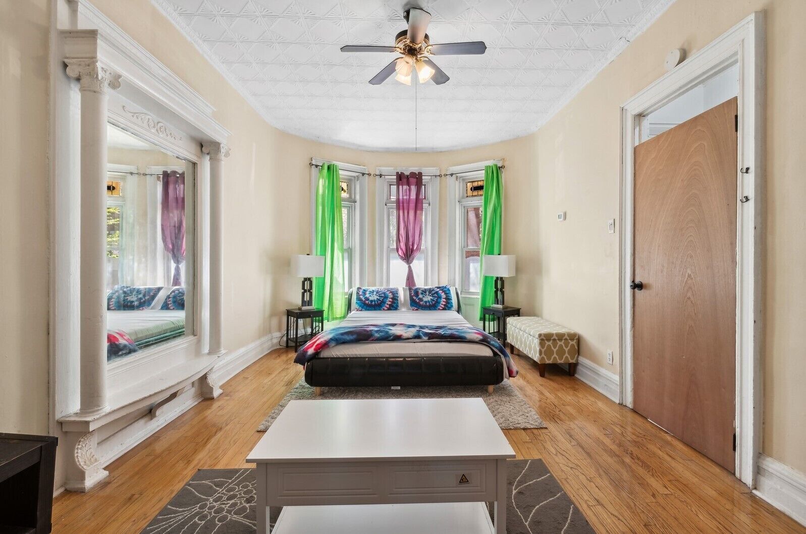 2 bedrooms, iron/ironing board, internet, bed sheets