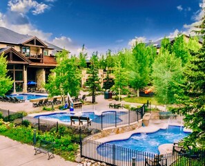 Pool - Charming 2-bedroom lodge with pools, sauna, lots of activities for all. (Breckenridge)
