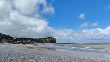 防音設備、WiFi (無料)、ベッドシーツ