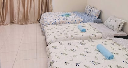 ForgetMeNot Pangkor Homestay 70 小蓝花民宿 4-bedroom villa with WiFi, AC