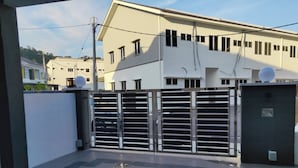 A gated entrance to a building with a tiled floor and a clear sky. - ForgetMeNot Pangkor Homestay 70 小蓝花民宿  4-bedroom villa with WiFi, AC (Pangkor)