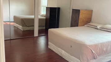 2 bedrooms, desk, iron/ironing board, WiFi