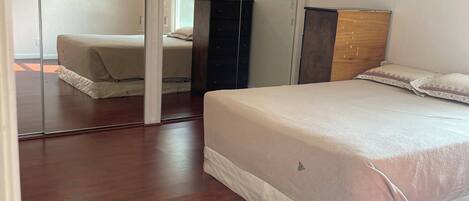 2 bedrooms, desk, iron/ironing board, WiFi