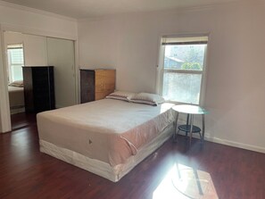 2 Schlafzimmer, Schreibtisch, Bügeleisen/Bügelbrett, WLAN