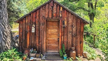 Comfort Cottage, Patio, Mountain View | 1 bedroom, desk