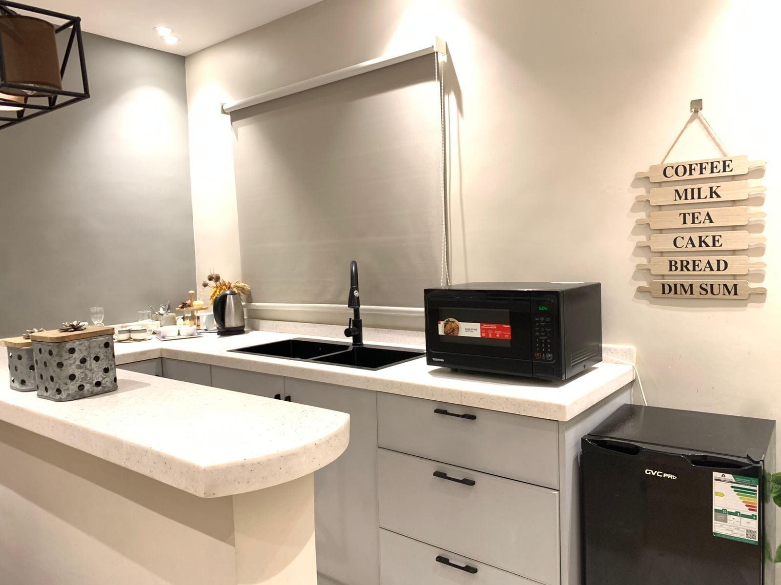 Apartemen | Dapur pribadi | Lemari es kecil, microwave, dan ketel listrik