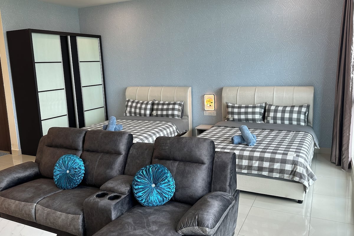 Apartment, 1 Bedroom, Non Smoking, Balcony | Living area | 40-inch Smart TV with digital channels, Netflix, streaming services