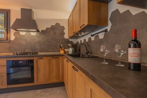 Fridge, oven, dishwasher