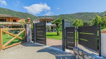 Enceinte de lâhĂ©bergement