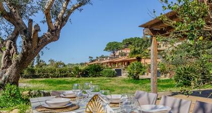 Villa a few steps from the sea