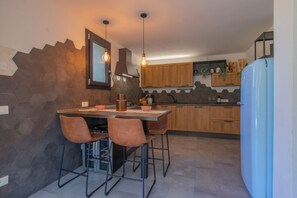 Fridge, oven, dishwasher