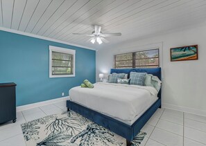 3 slaapkamers, een strijkplank/strijkijzer, gratis wifi, beddengoed