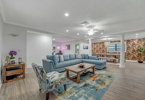 TV - Charming Lake Worth Beach Pool Home –Heated Pool, Walk to DT, 1 M to Beach! (Lake Worth Beach)