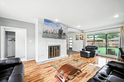 Spacious 5-bedroom house with Jacuzzi, Game room & WIFI in delightful Southfield