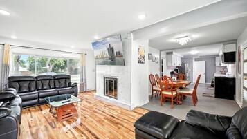 TV connectée, cheminée, jeux vidéo