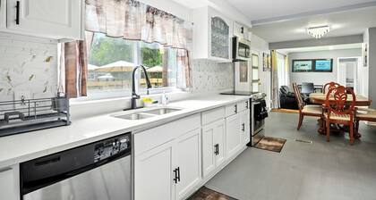Spacious 5-bedroom house with Jacuzzi, Game room & WIFI in delightful Southfield