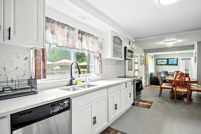Spacious 5-bedroom house with Jacuzzi, Game room & WIFI in delightful Southfield