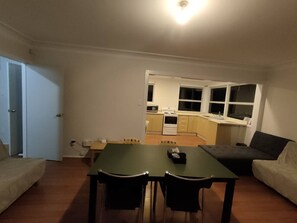 Living area - 3 Bedroom Garden Chalet B (Auckland)