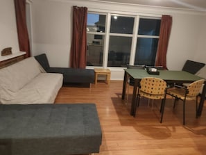 Chalet | Living area - 3 Bedroom Garden Chalet B (Auckland)