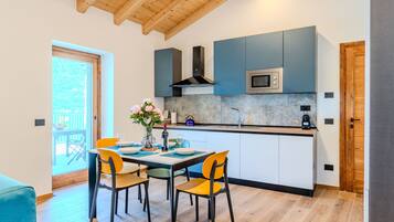 Kühlschrank, Mikrowelle, Ofen, Geschirrspüler