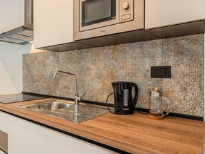 Kühlschrank, Mikrowelle, Ofen, Geschirrspüler