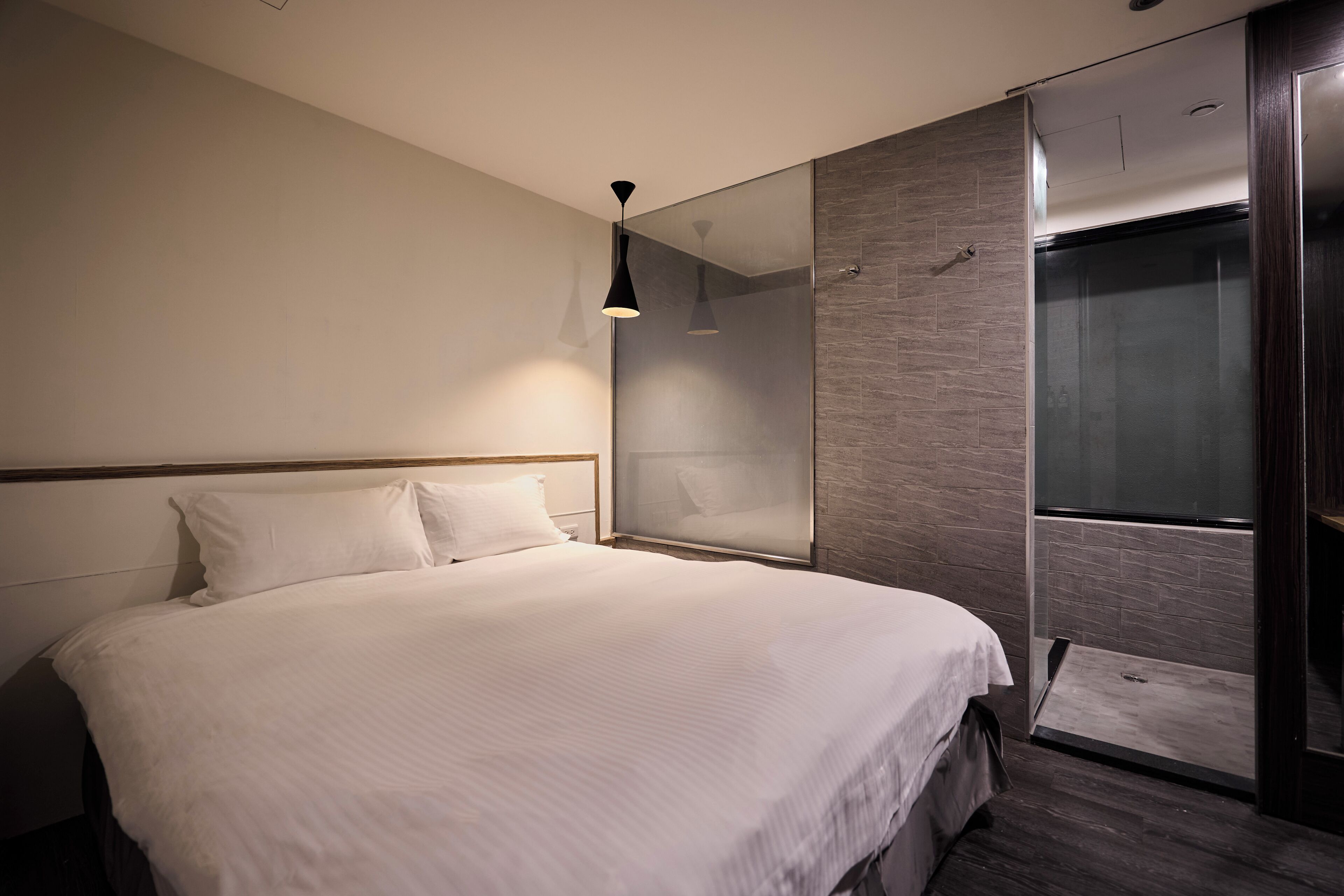 Gazdaságos szoba kétszemélyes ággyal | Íróasztal és ingyenes wifi