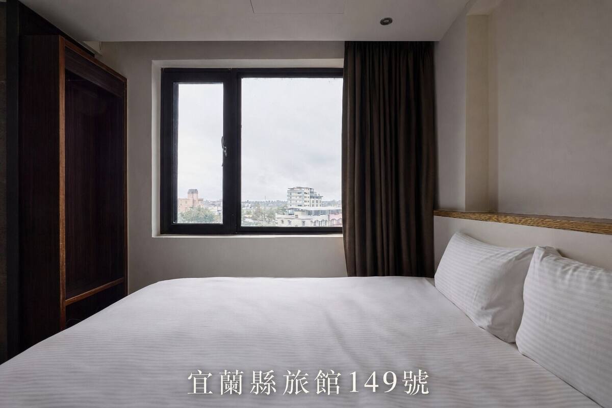 Luxury Double Room, Courtyard View | Desk, free WiFi