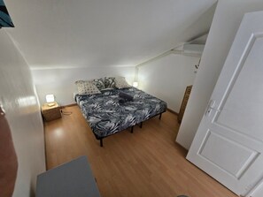 2 chambres, fer et planche à repasser, accès Internet, draps fournis